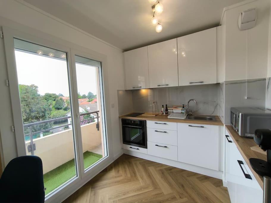 Agreable Studio Chantilly Avec Balcon Et Parking Securise Pau Exterior foto