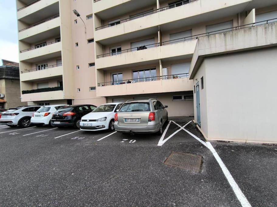 Agreable Studio Chantilly Avec Balcon Et Parking Securise Pau Exterior foto